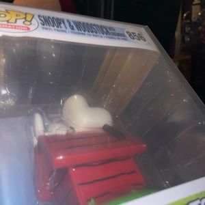Snoopy & Woodstock with Dog House Funko Pop!